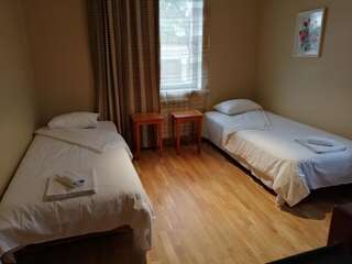 Отели типа «постель и завтрак» Paide B&B Пайде Двухместный номер с 2 отдельными кроватями и собственной ванной комнатой-5
